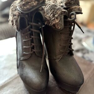 Women's Lace-Up Fur Trim Boots - Dark Brown